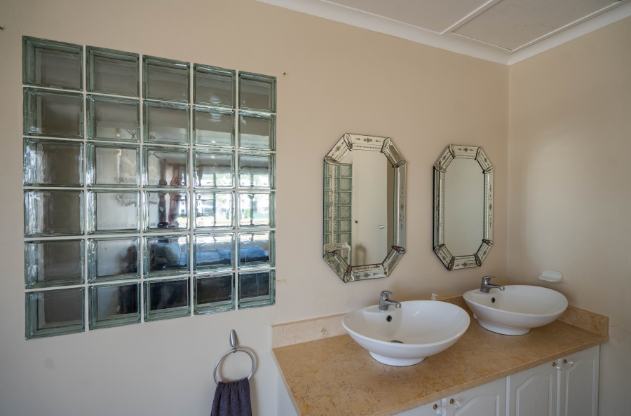 7 Bedroom Property for Sale in Royal Alfred Marina Eastern Cape
